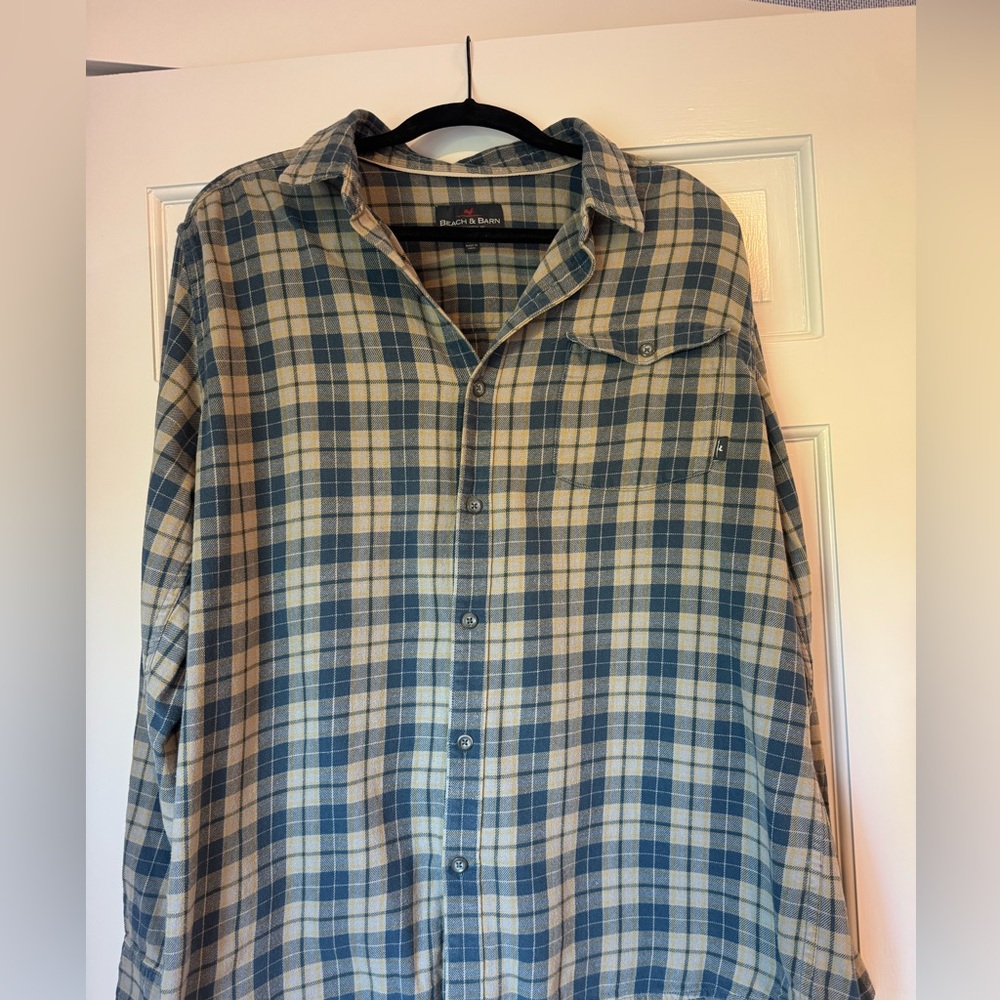 Beach & Barn - Men’s Blue and Cream Plaid Button-Up Shirt